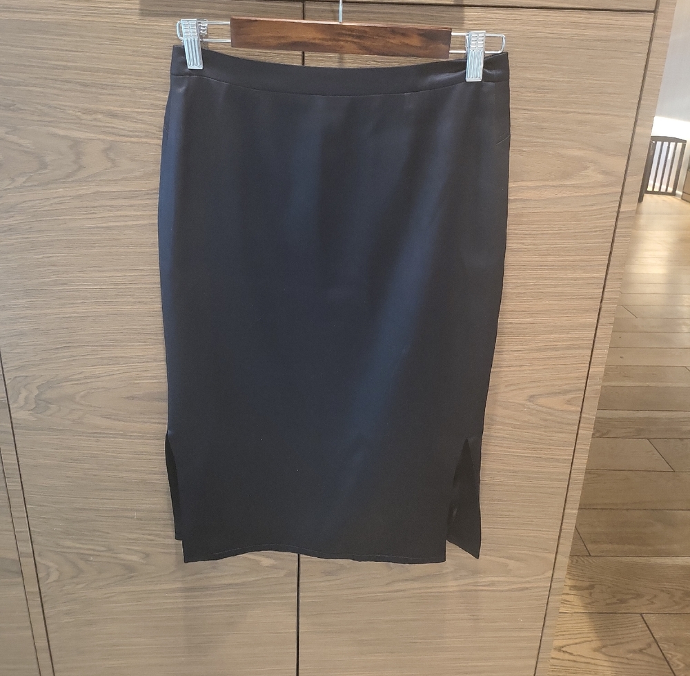 Yves Saint Laurent Classic Black 100%silk Pencil Skirt Size 38 Europe (Us 2)